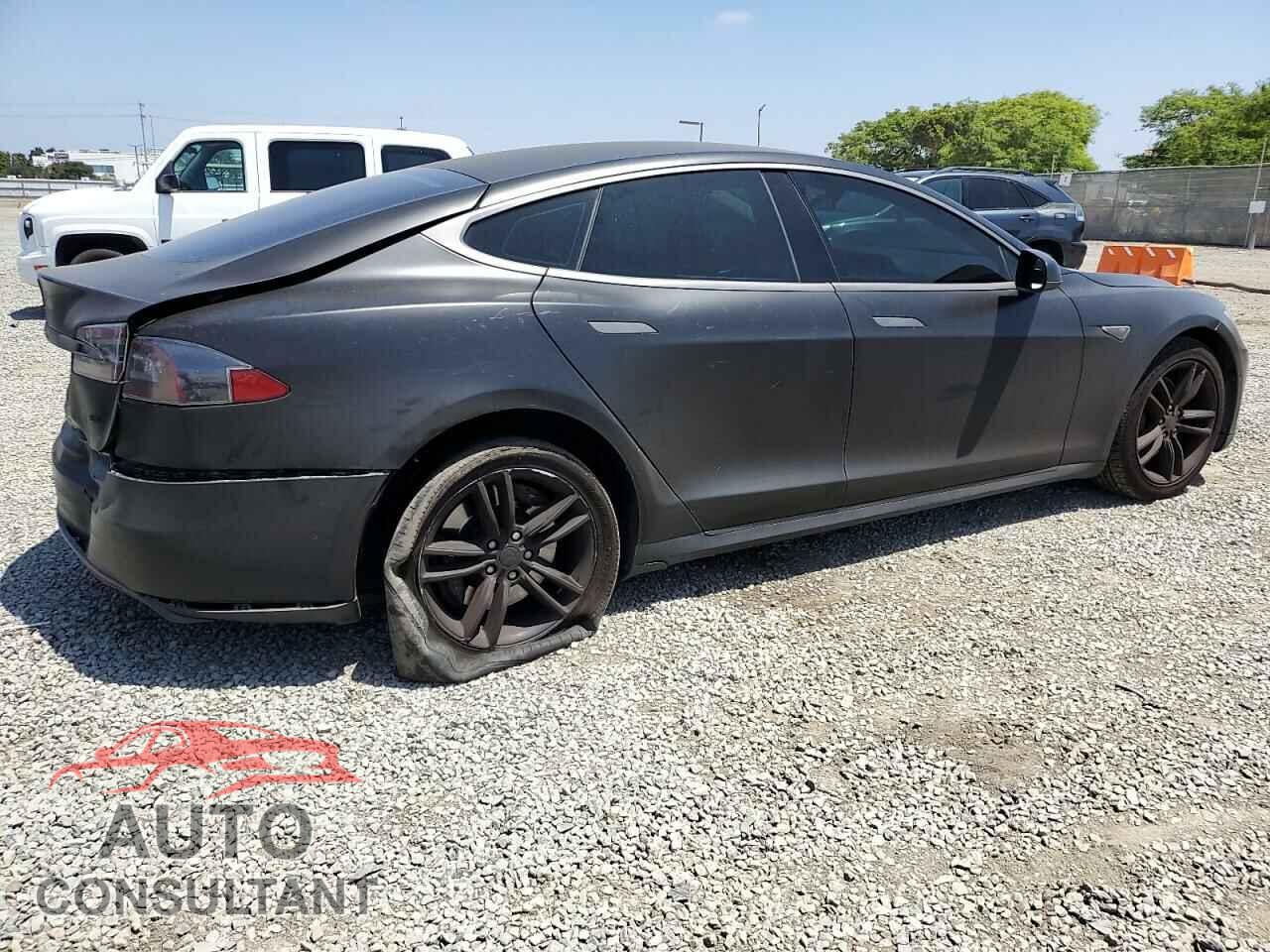 TESLA MODEL S 2015 - 5YJSA1E14FF117457