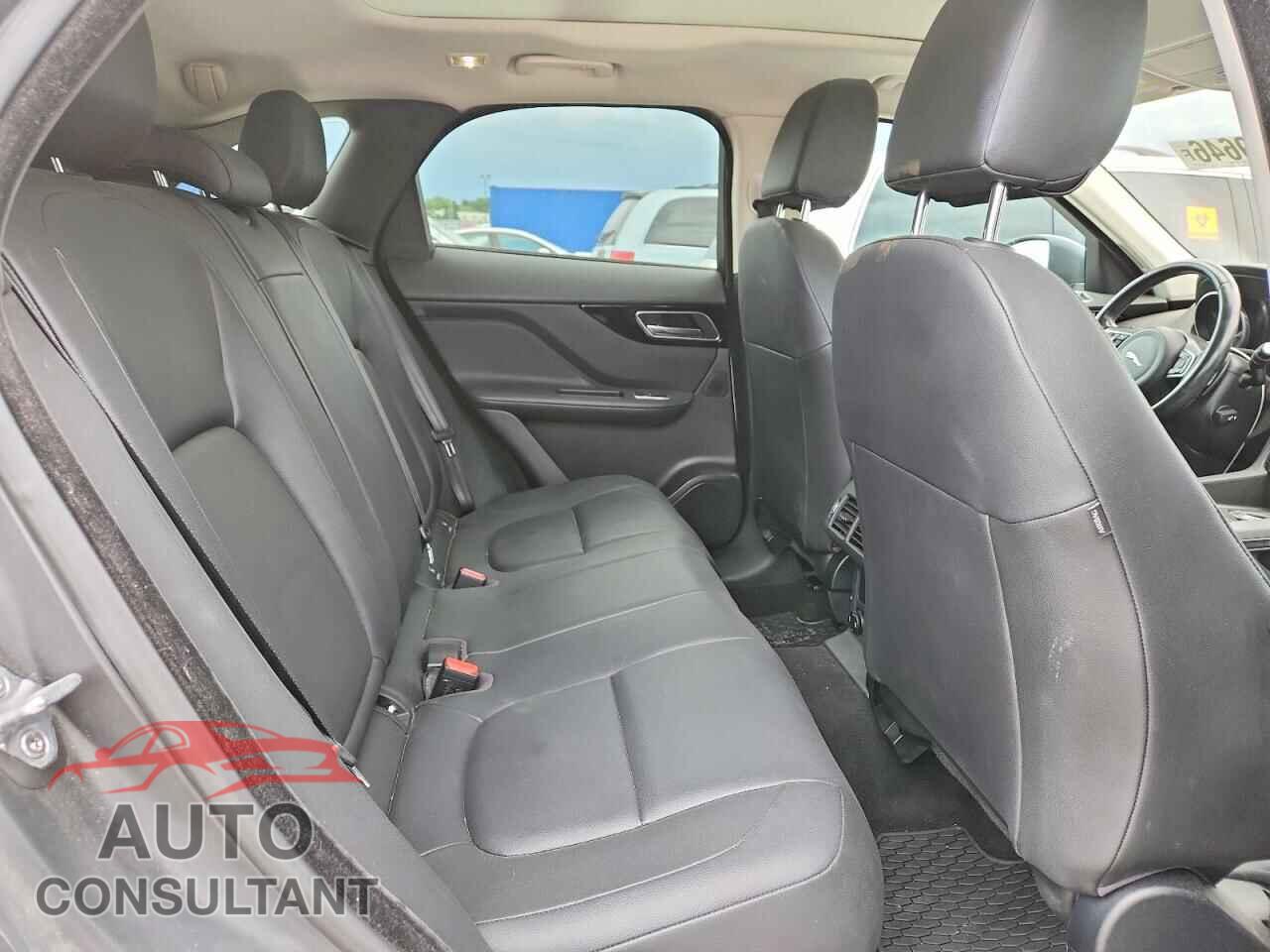 JAGUAR F-PACE 2018 - SADCJ2FX5JA281139