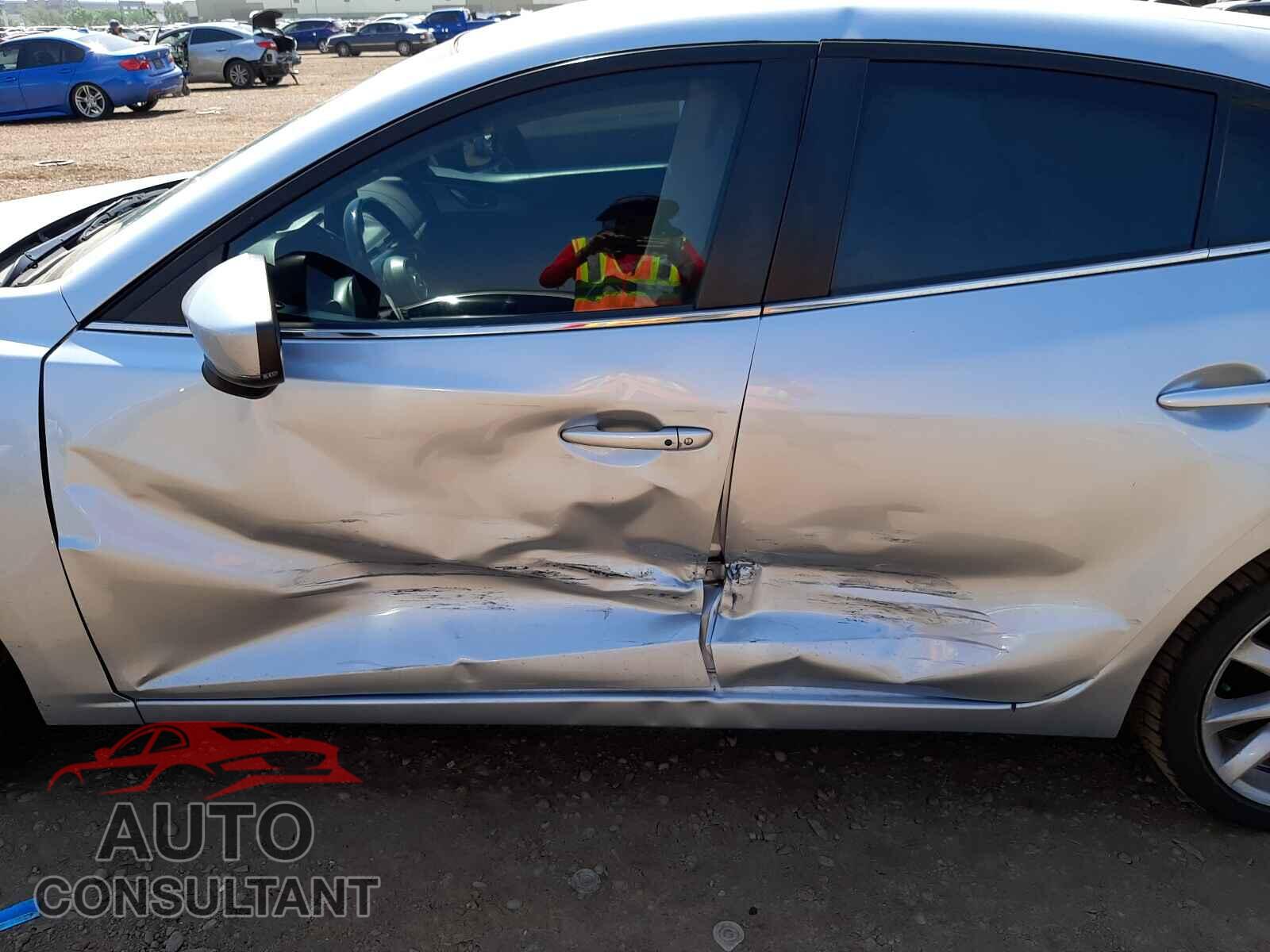 MAZDA 3 2017 - 3MZBN1L79HM120541