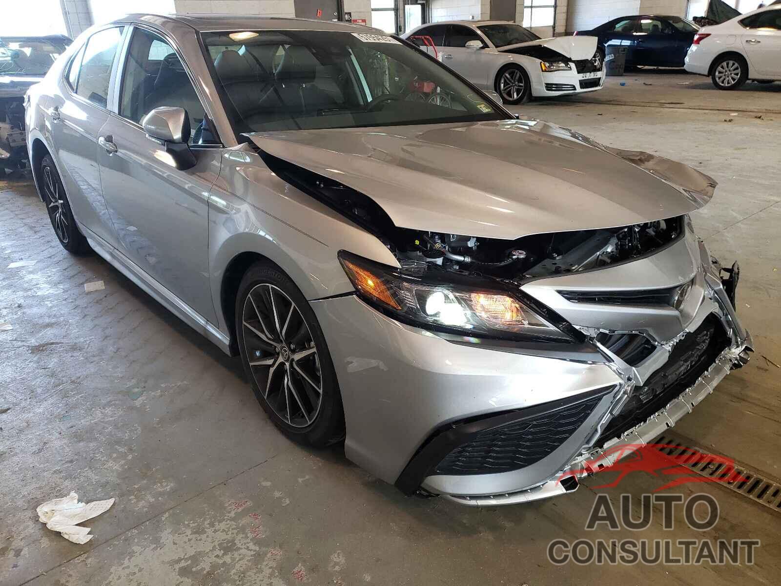 TOYOTA CAMRY 2021 - 4T1G11AK5MU483528