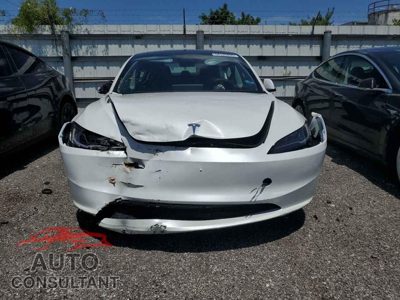TESLA MODEL 3 2025 - 5YJ3E1EA5SF989827