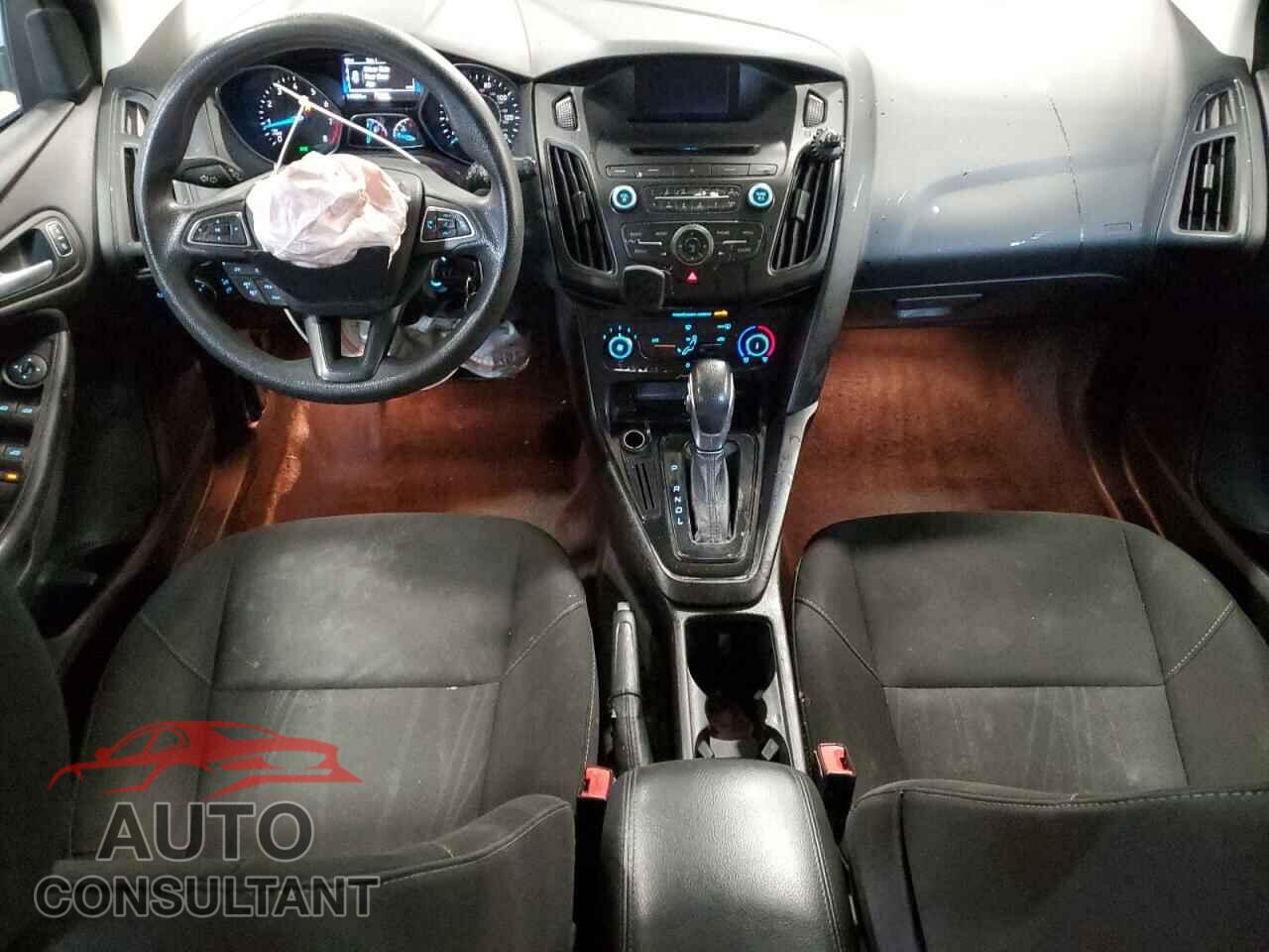 FORD FOCUS 2017 - 1FADP3K26HL272310