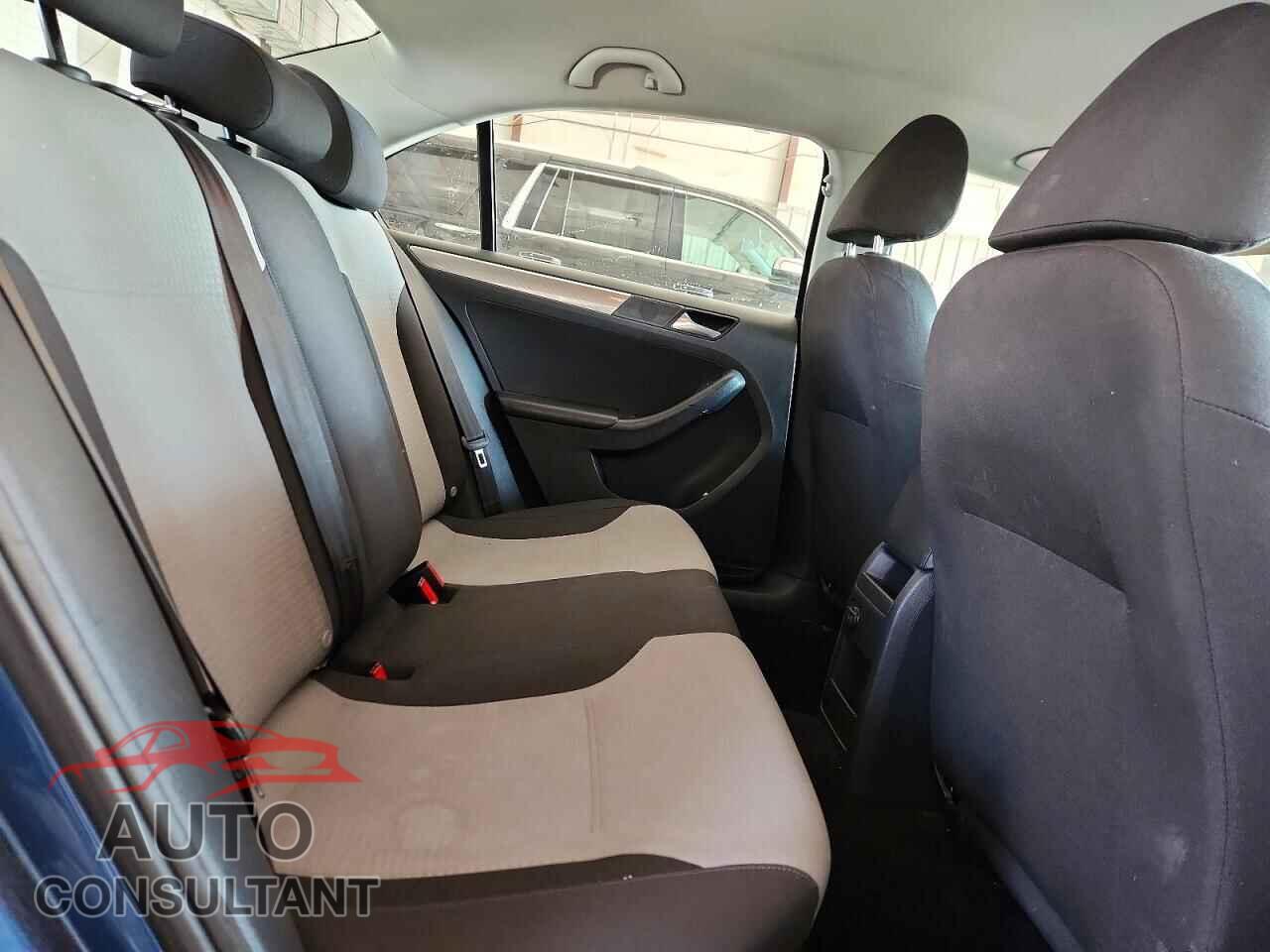 VOLKSWAGEN JETTA 2017 - 3VW2B7AJ4HM298593