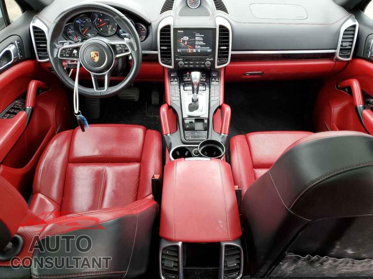 PORSCHE CAYENNE 2017 - WP1AA2A25HKA90662