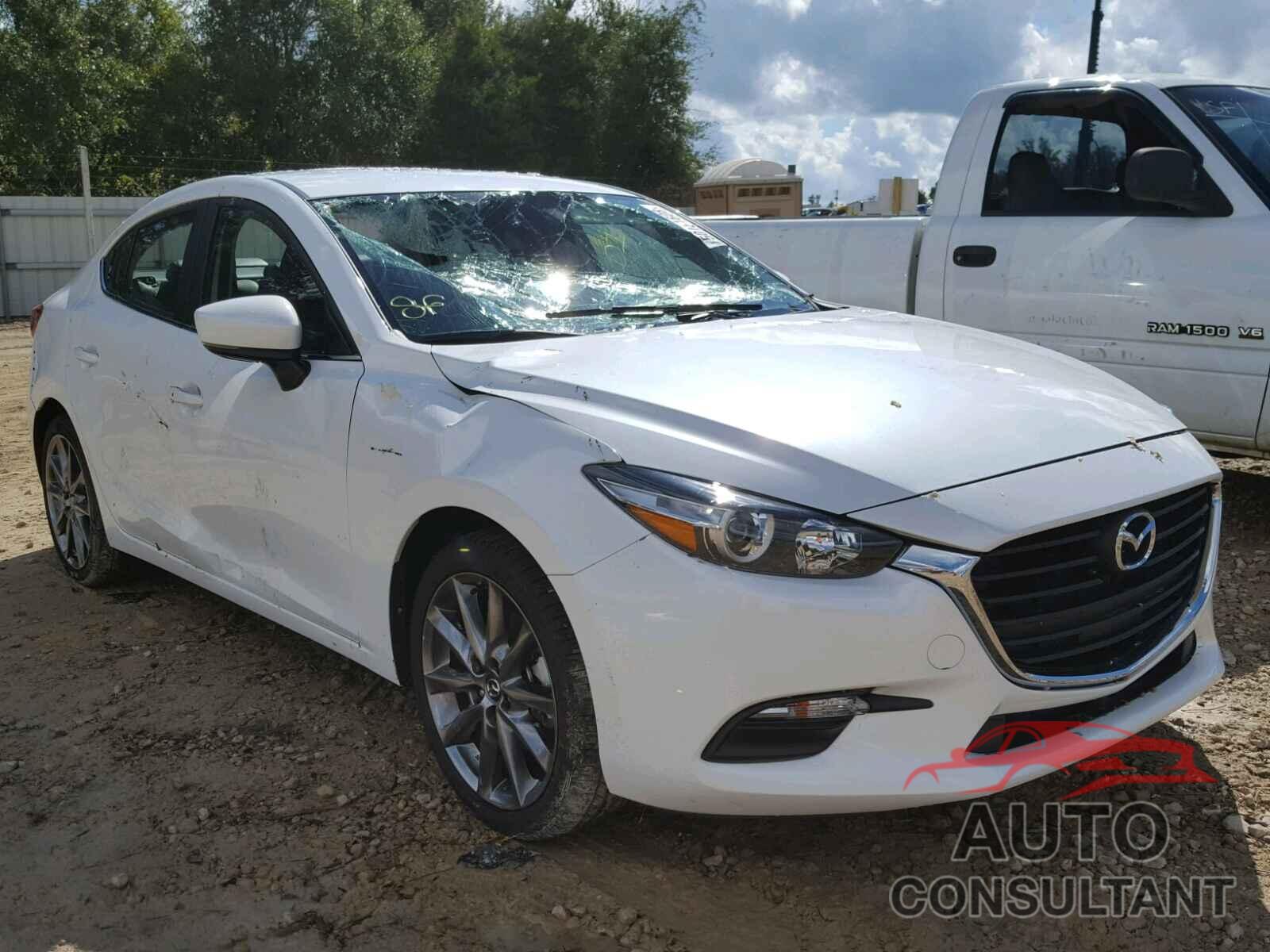 MAZDA 3 2018 - 3MZBN1V37JM228673