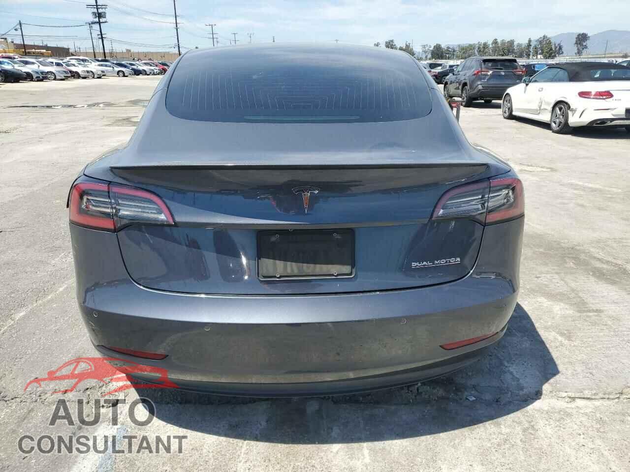 TESLA MODEL 3 2019 - 5YJ3E1EB1KF213977
