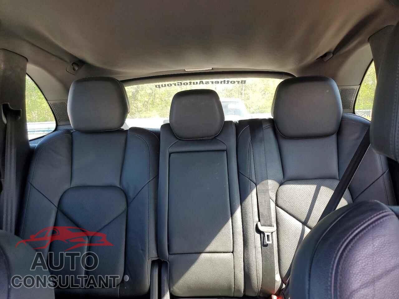 PORSCHE CAYENNE 2011 - WP1AB2A25BLA45834