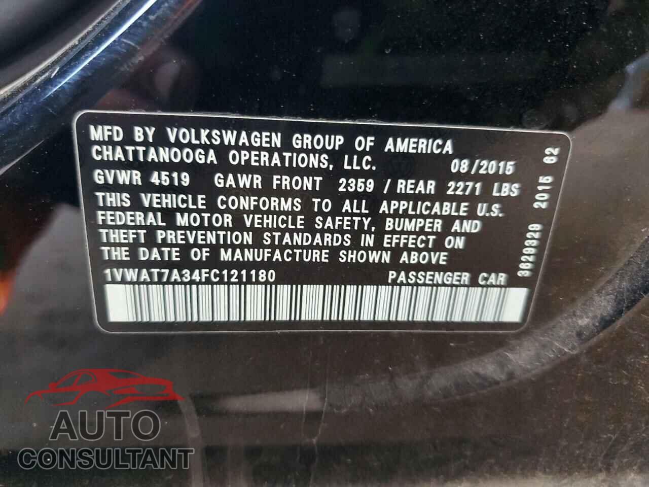 VOLKSWAGEN PASSAT 2015 - 1VWAT7A34FC121180
