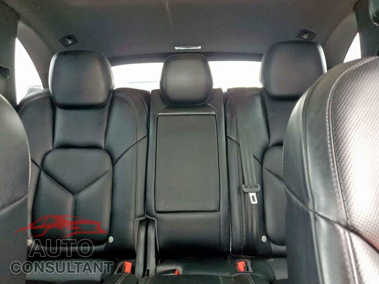 PORSCHE CAYENNE 2018 - WP1AA2A21JKA06438