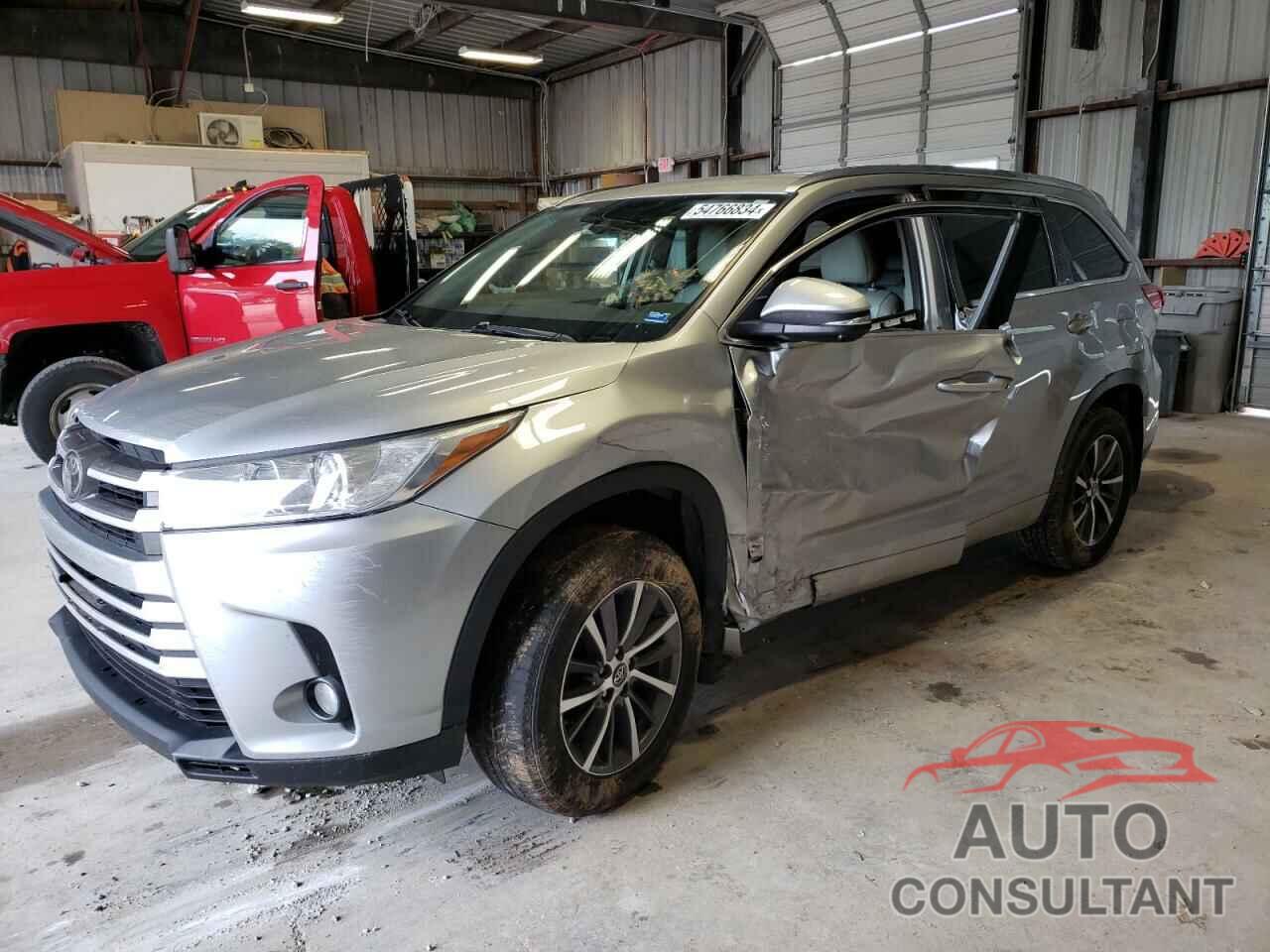 TOYOTA HIGHLANDER 2018 - 5TDJZRFH2JS548401