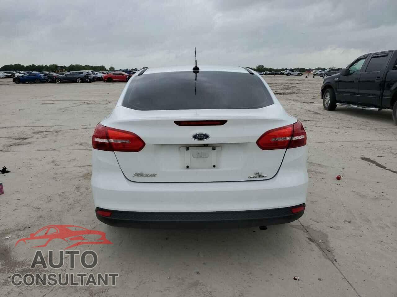 FORD FOCUS 2015 - 1FADP3F26FL351077