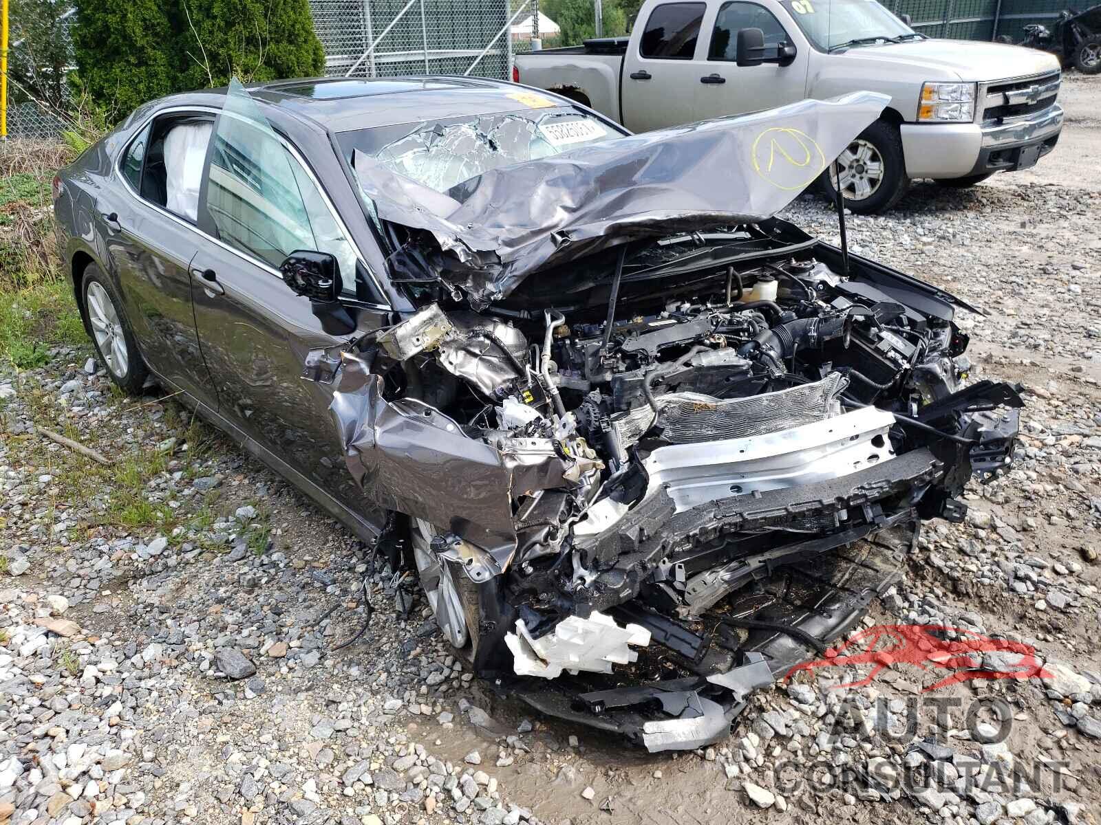 TOYOTA CAMRY 2018 - 4T1B11HK1JU143921