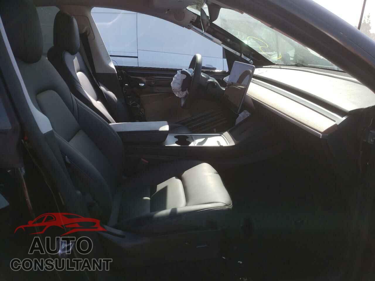 TESLA MODEL Y 2021 - 5YJYGAEE8MF214086