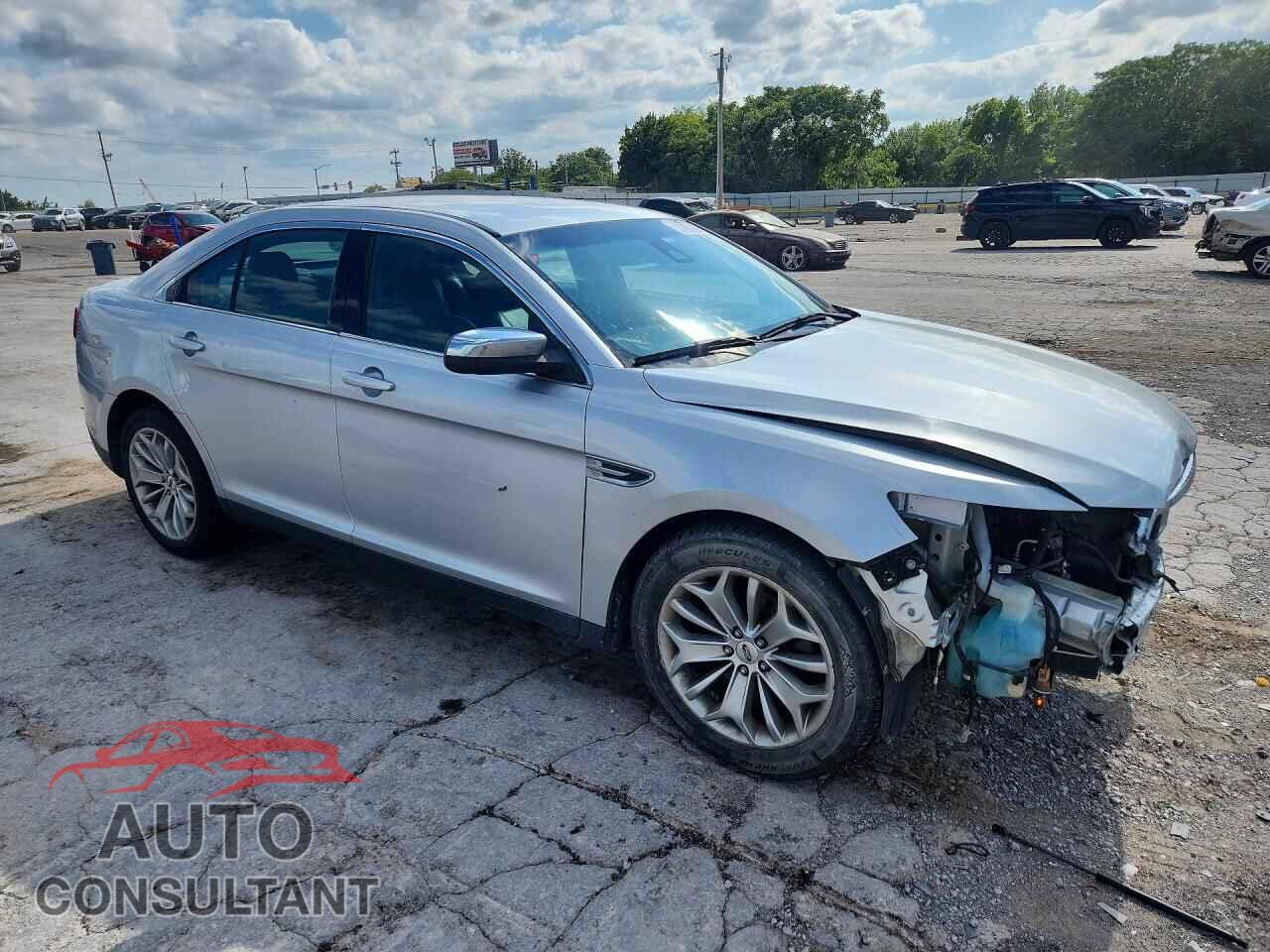 FORD TAURUS 2018 - 1FAHP2F88JG109490