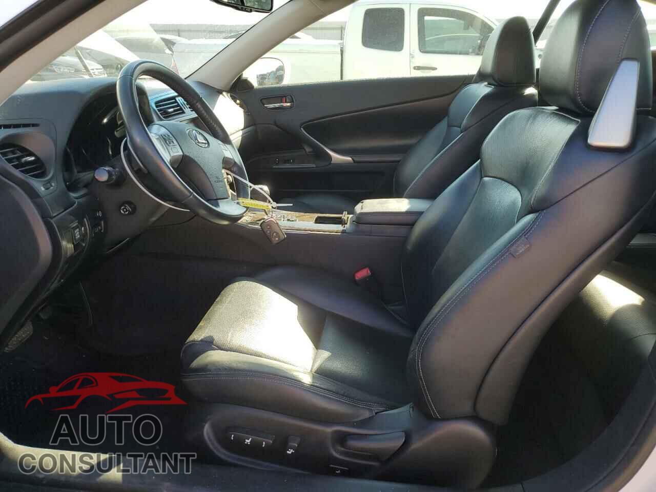 LEXUS IS 2013 - JTHFF2C2XD2527876