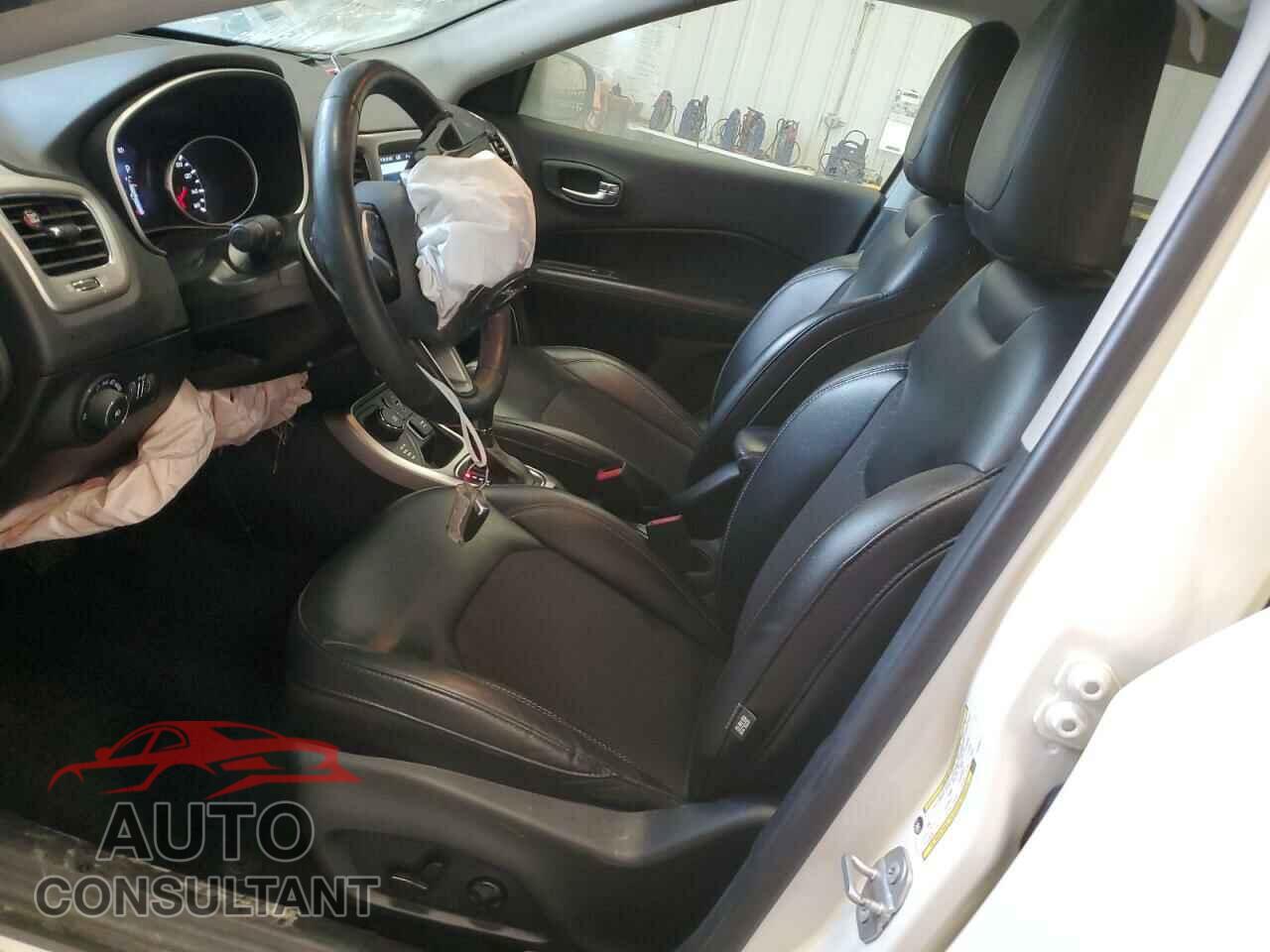 JEEP COMPASS 2019 - 3C4NJDBB8KT599471