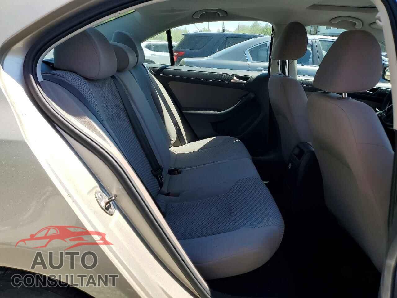 VOLKSWAGEN JETTA 2012 - 3VW2K7AJ8CM127130