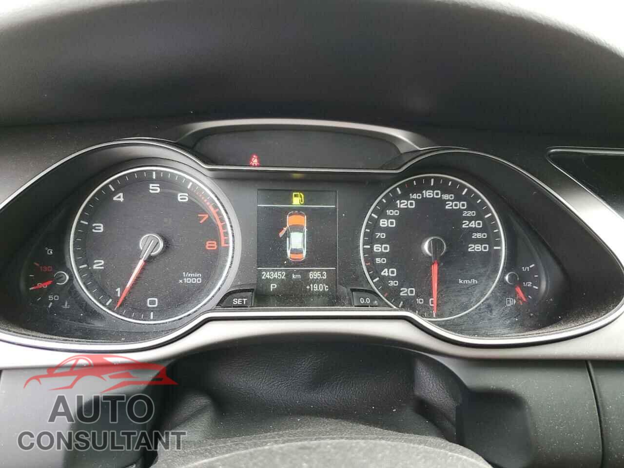 AUDI A4 2013 - WAUFFCFL2DN048441