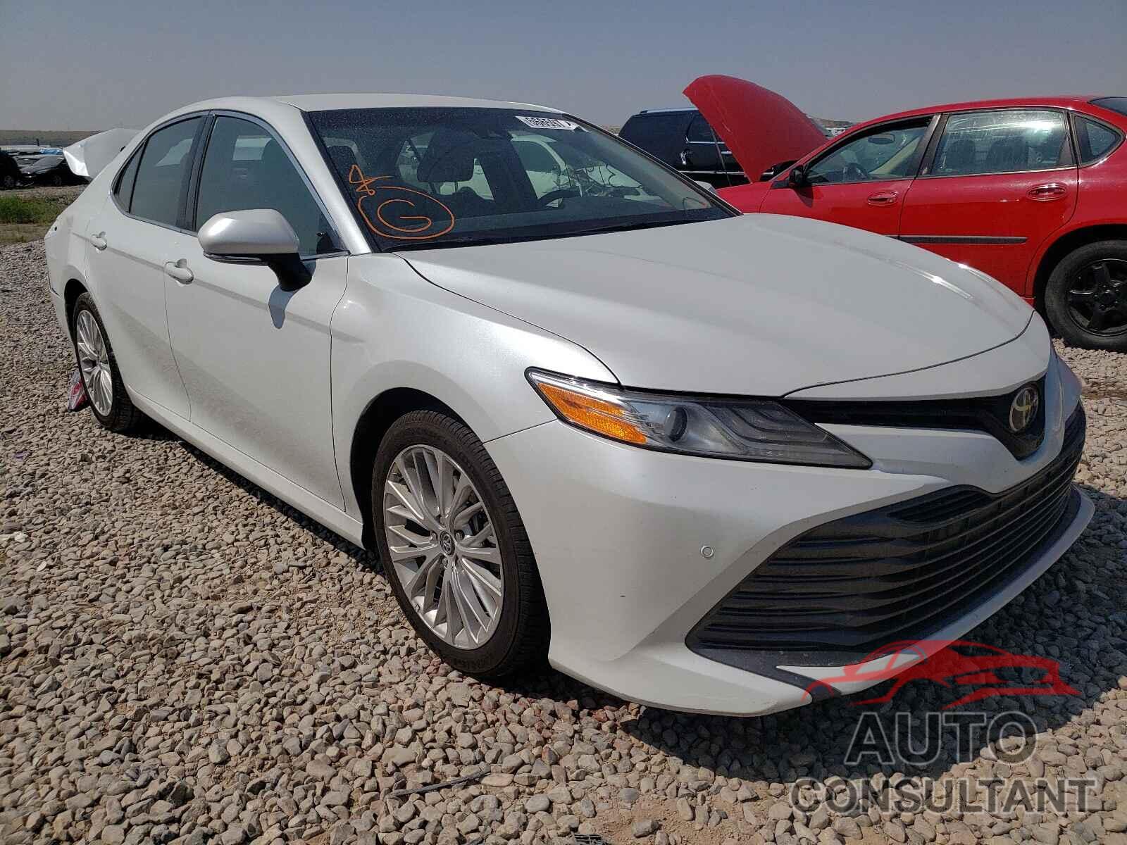 TOYOTA CAMRY 2018 - 4T1B11HK9JU011635