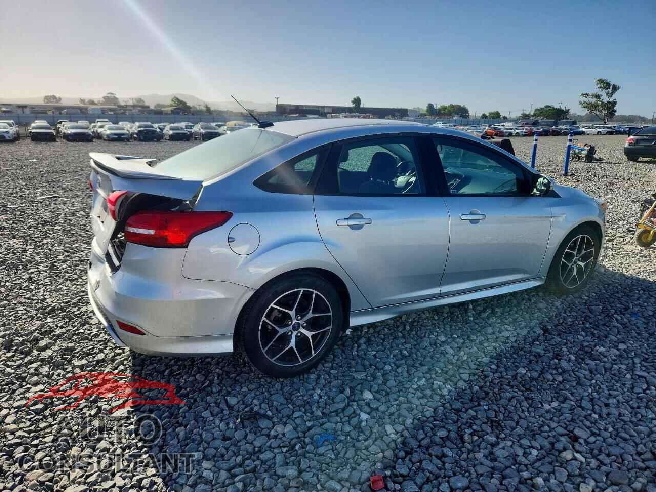 FORD FOCUS 2015 - 1FADP3F24FL232413
