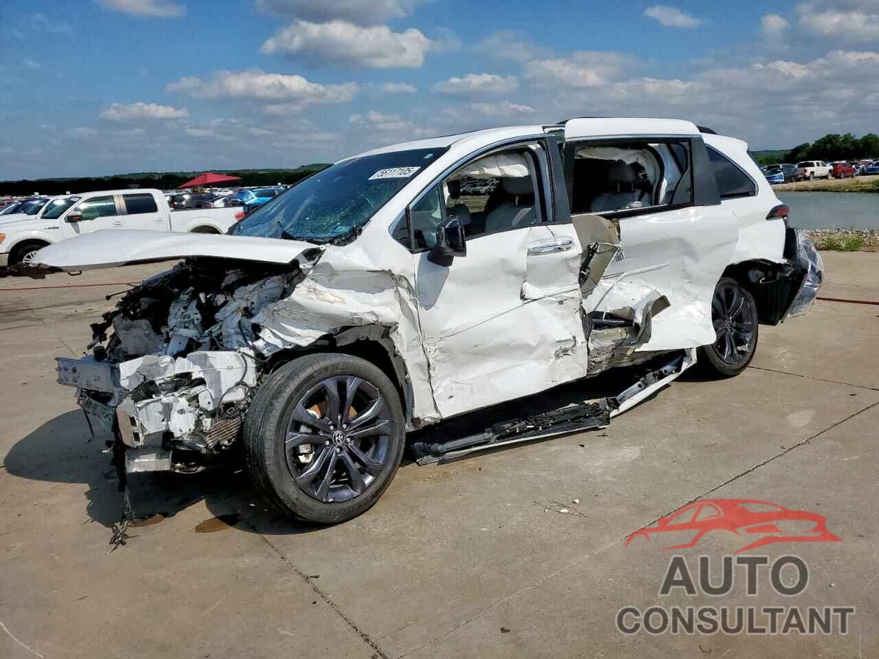 TOYOTA SIENNA 2022 - 5TDDRKEC9NS102679