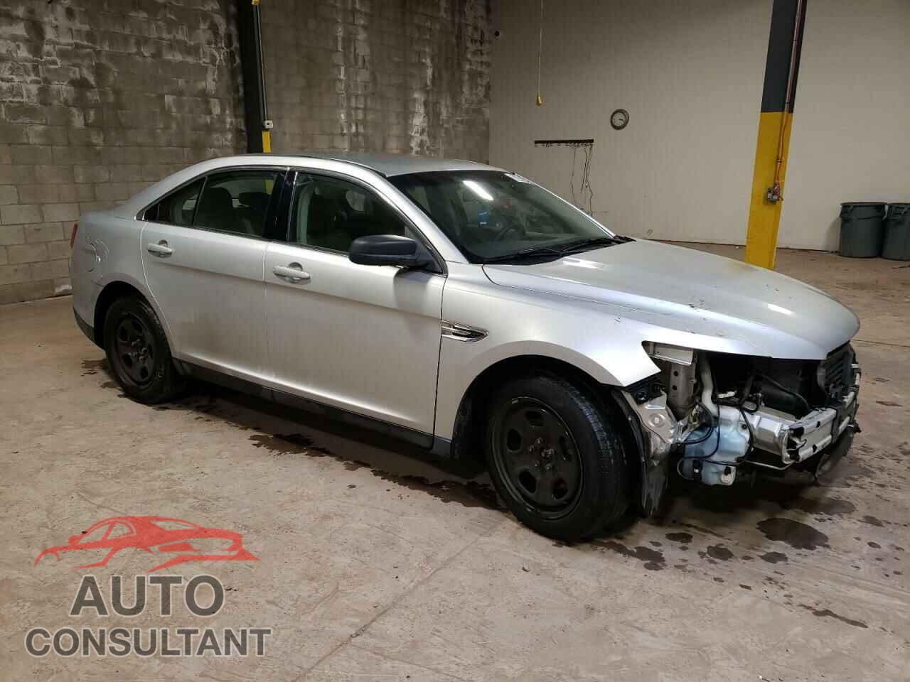 FORD TAURUS 2017 - 1FAHP2D82HG135984