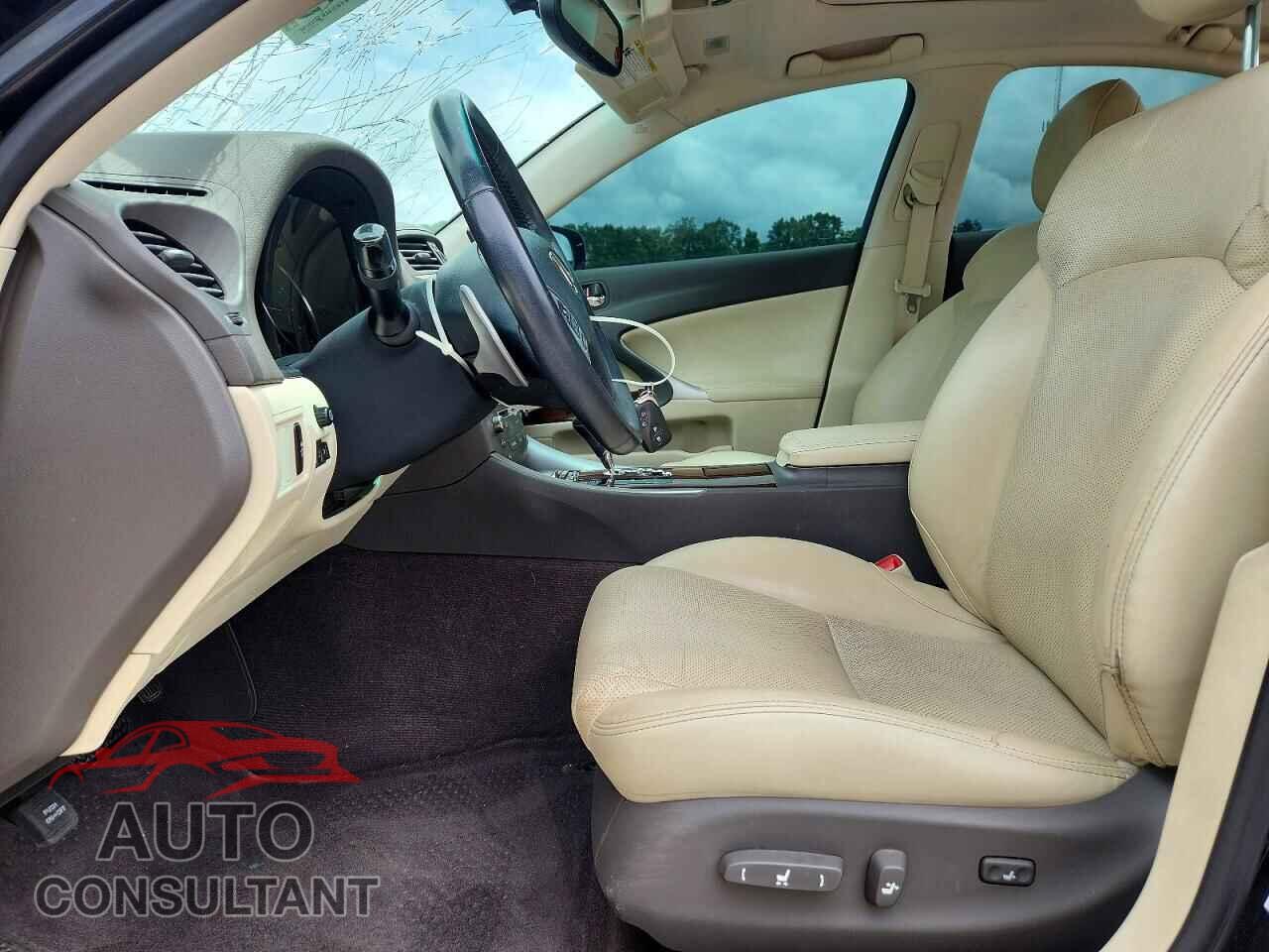 LEXUS IS 2012 - JTHBF5C20C5167028