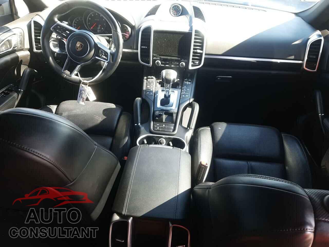 PORSCHE CAYENNE 2017 - WP1AA2A23HKA83175