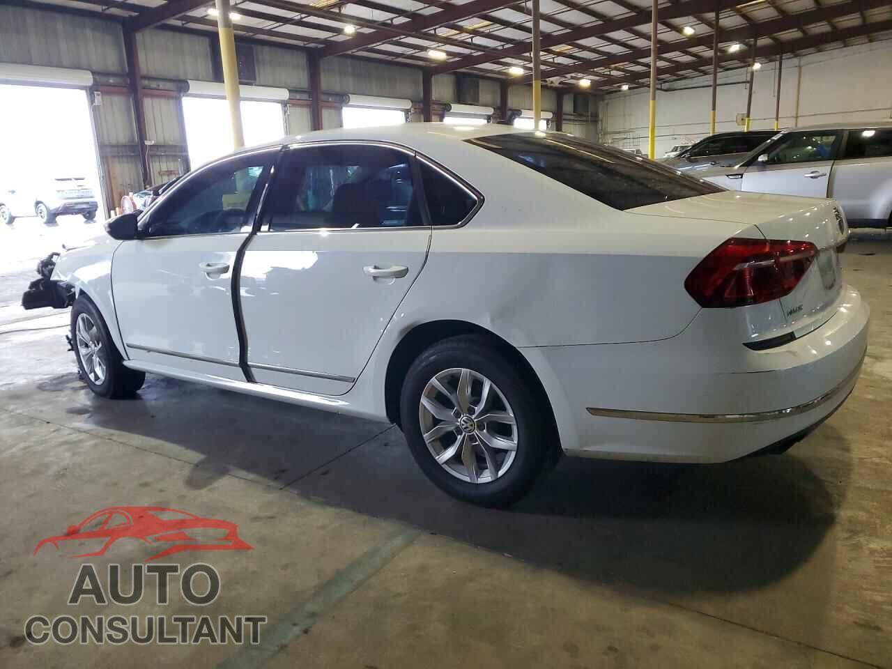 VOLKSWAGEN PASSAT 2017 - 1VWAT7A37HC025403