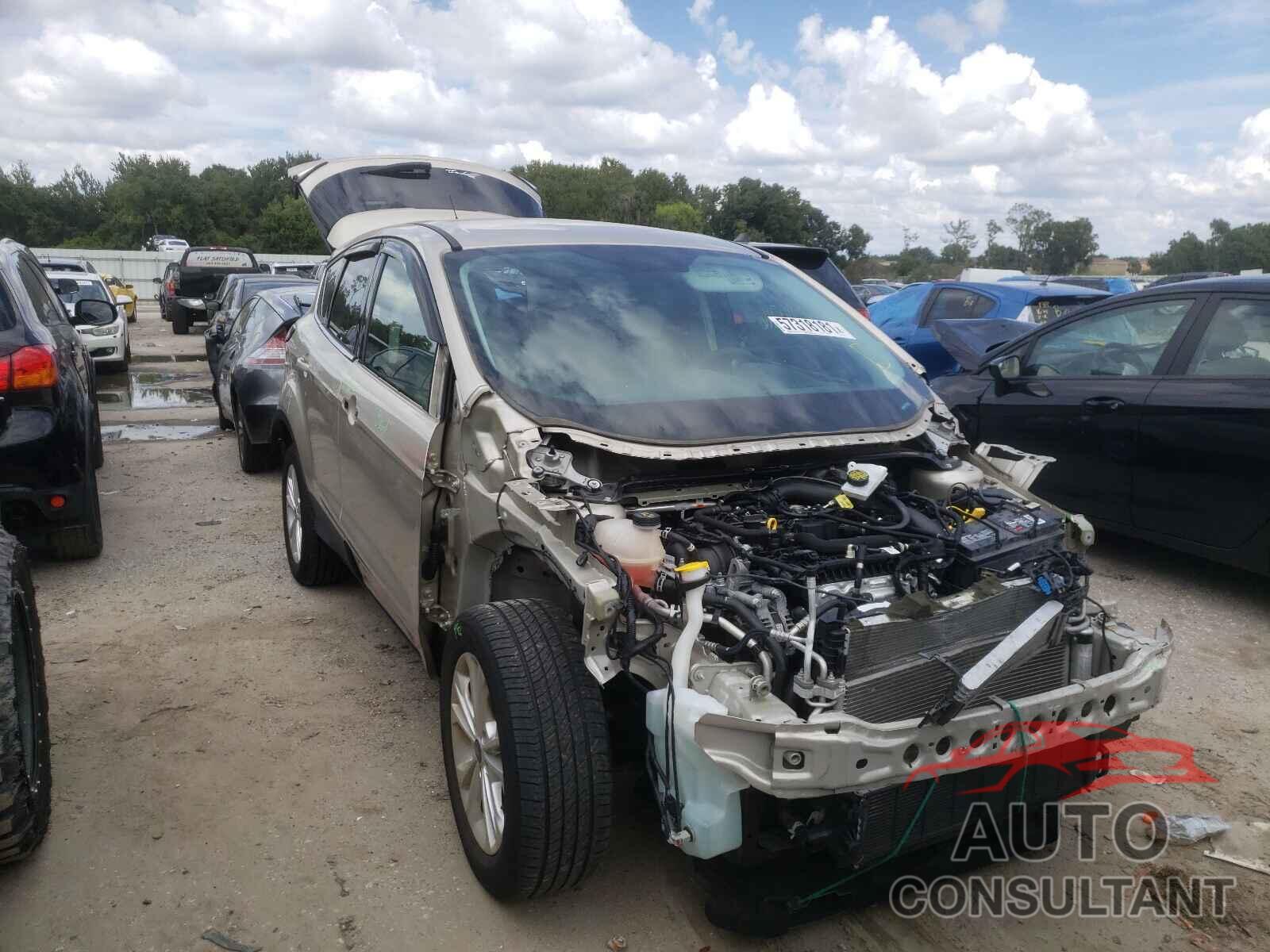 FORD ESCAPE 2017 - 1FMCU0GD3HUC43733