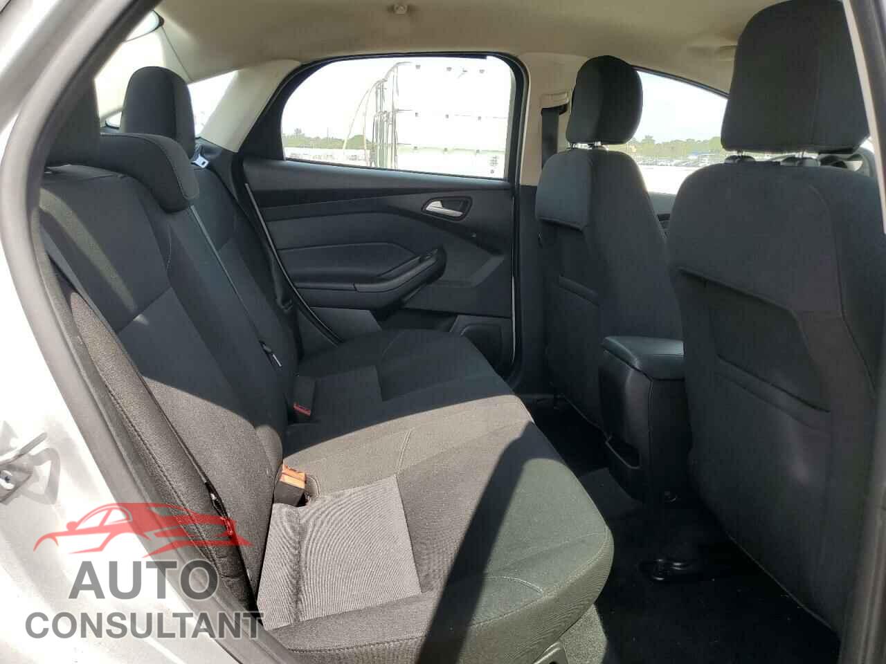 FORD FOCUS 2017 - 1FADP3FE6HL330937