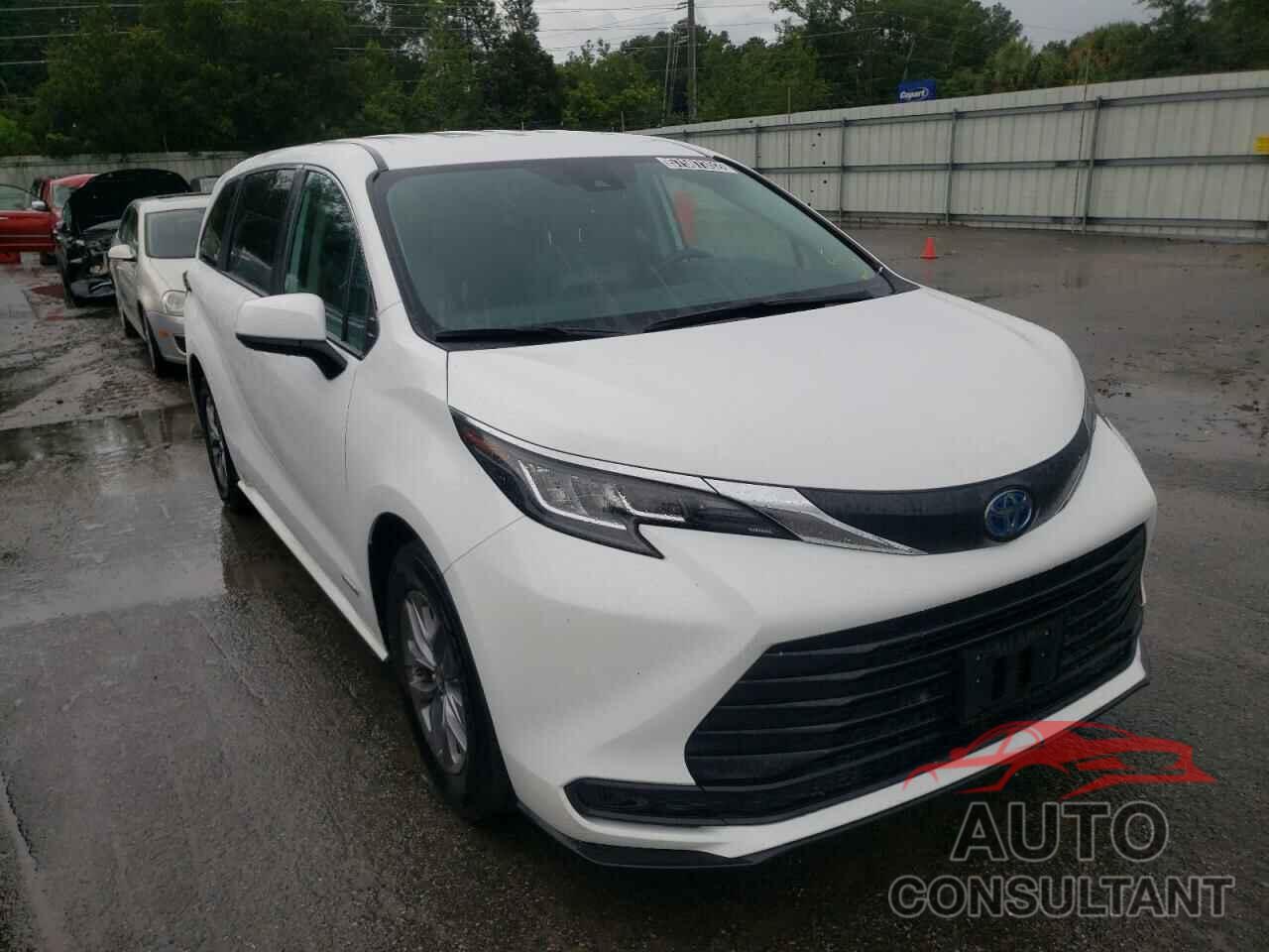 TOYOTA SIENNA 2021 - 5TDKRKEC3MS045434