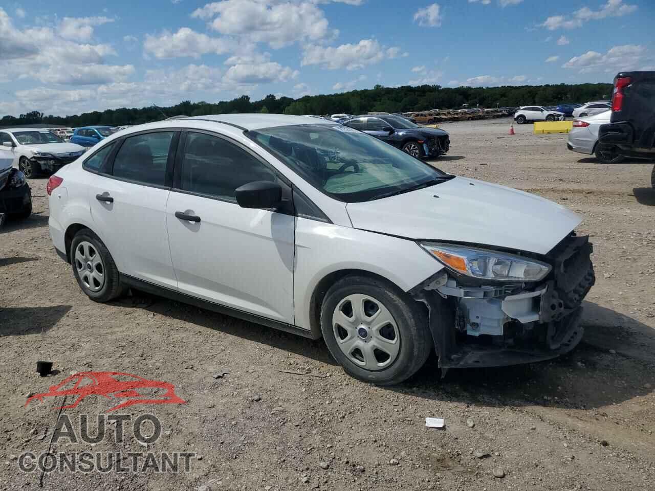 FORD FOCUS 2018 - 1FADP3E20JL210967