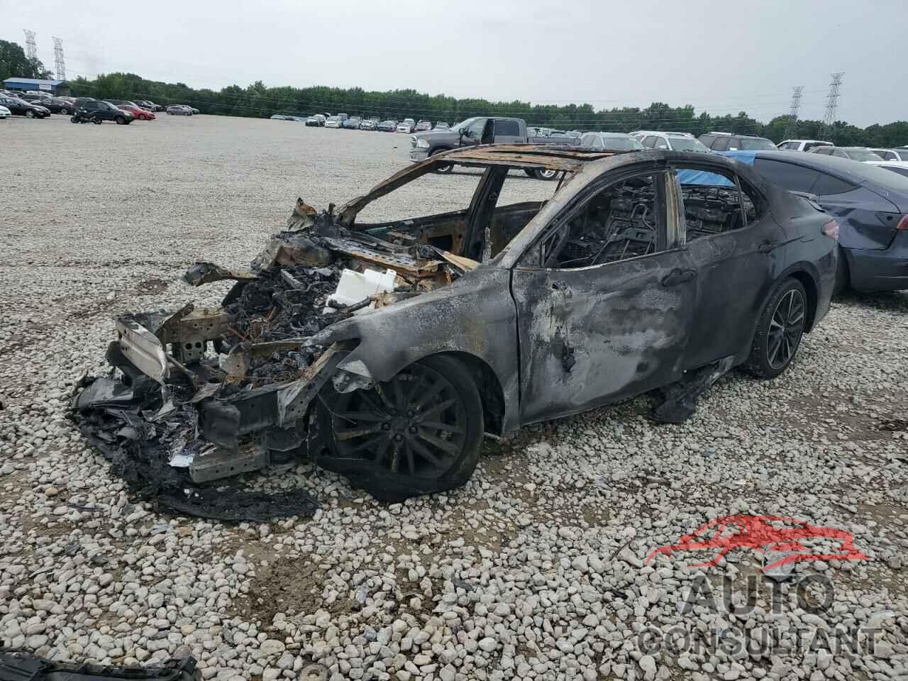 TOYOTA CAMRY 2018 - 4T1B61HK7JU010985