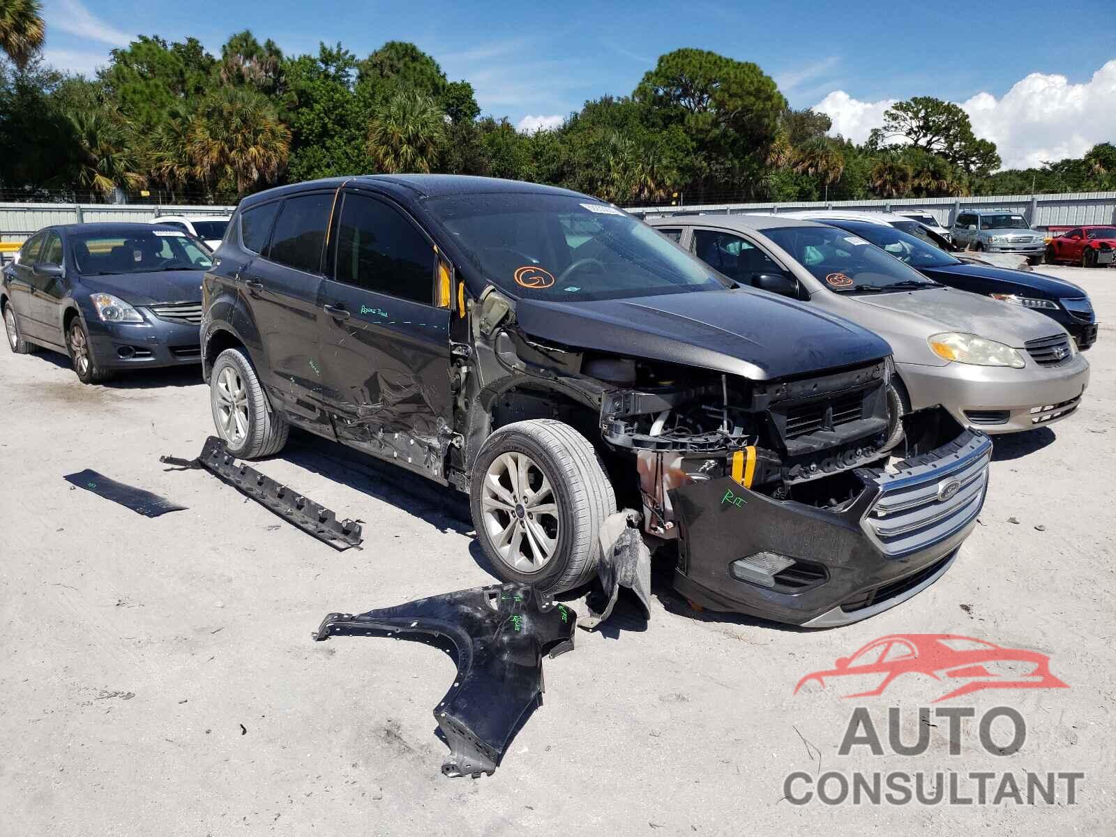 FORD ESCAPE 2017 - 1FMCU0GDXHUE43749