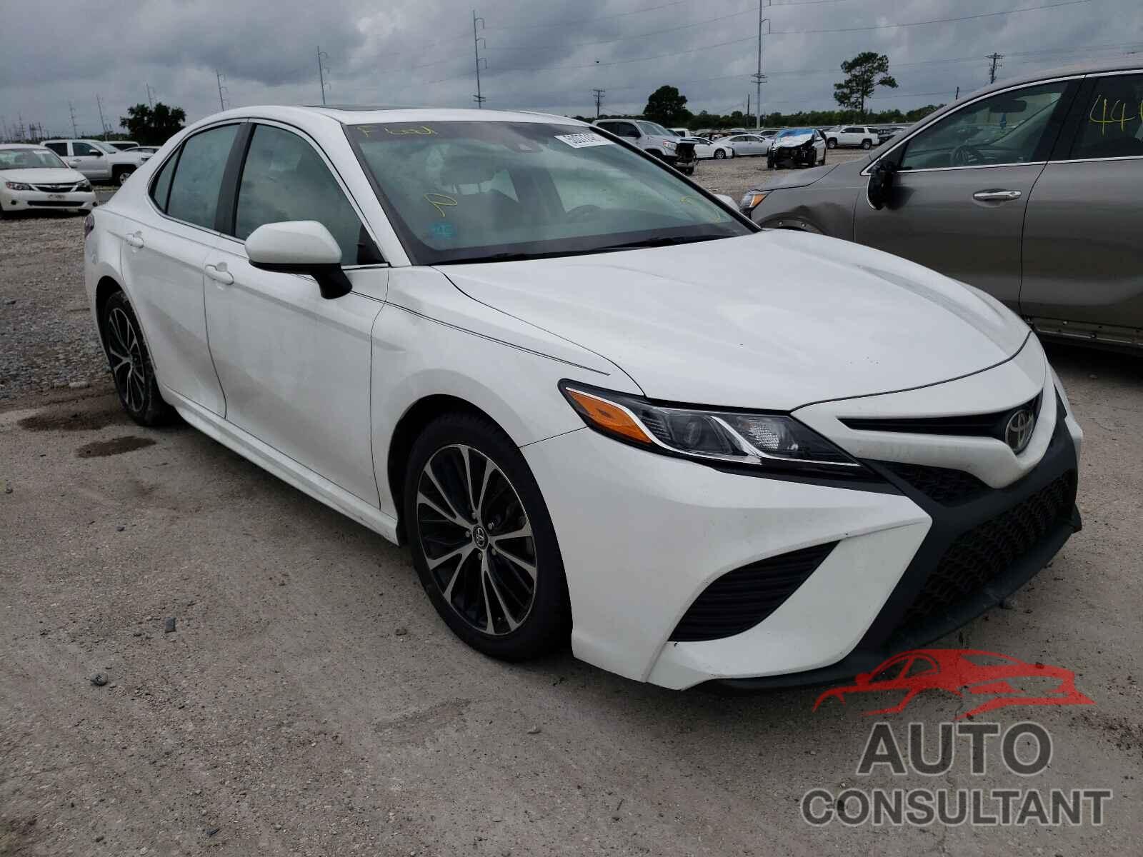 TOYOTA CAMRY 2018 - 4T1B11HK8JU131748