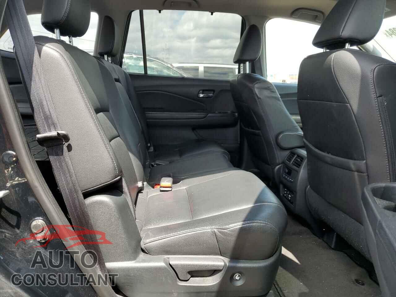 HONDA PILOT 2017 - 5FNYF6H98HB002437