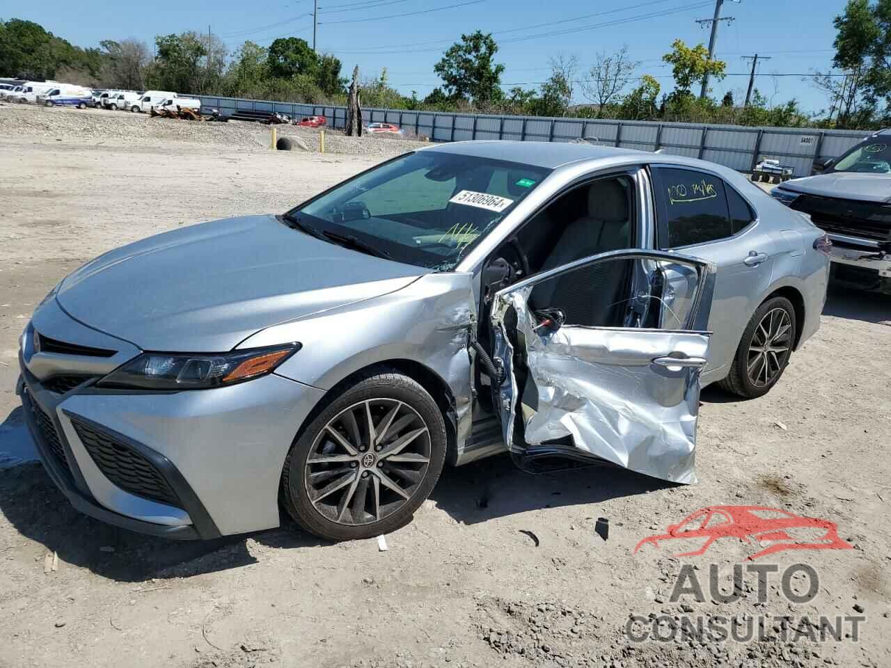 TOYOTA CAMRY 2021 - 4T1T11AK4MU613944