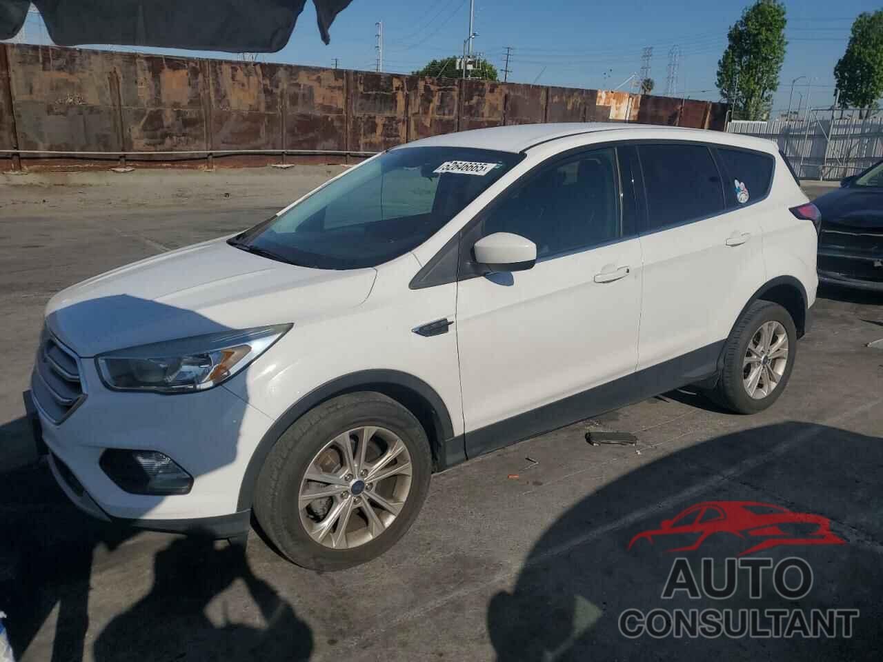 FORD ESCAPE 2017 - 1FMCU0GD5HUC80105