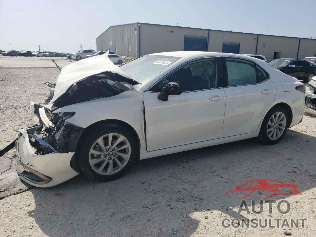 TOYOTA CAMRY 2022 - 4T1C11AK6NU641195