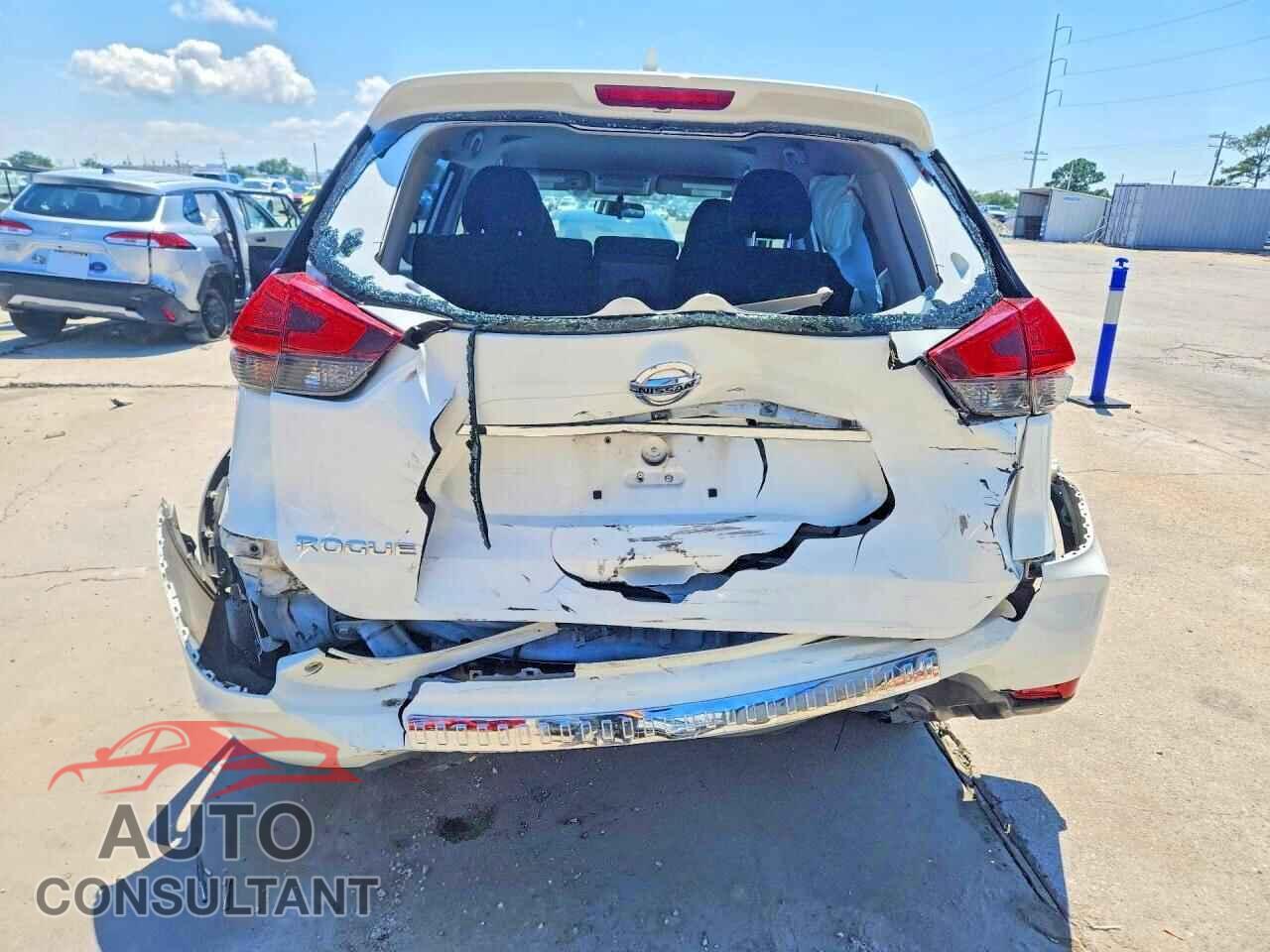 NISSAN ROGUE 2017 - KNMAT2MTXHP599150