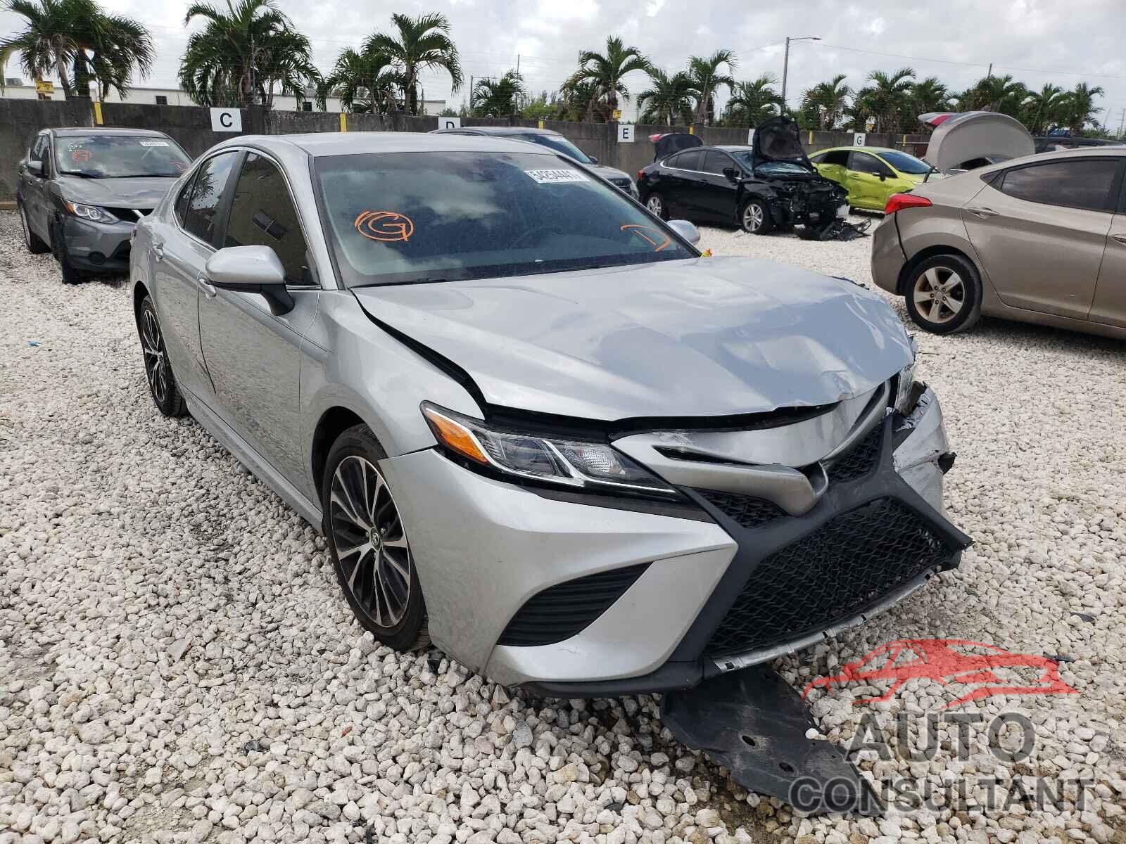 TOYOTA CAMRY 2018 - 4T1B11HK5JU658906