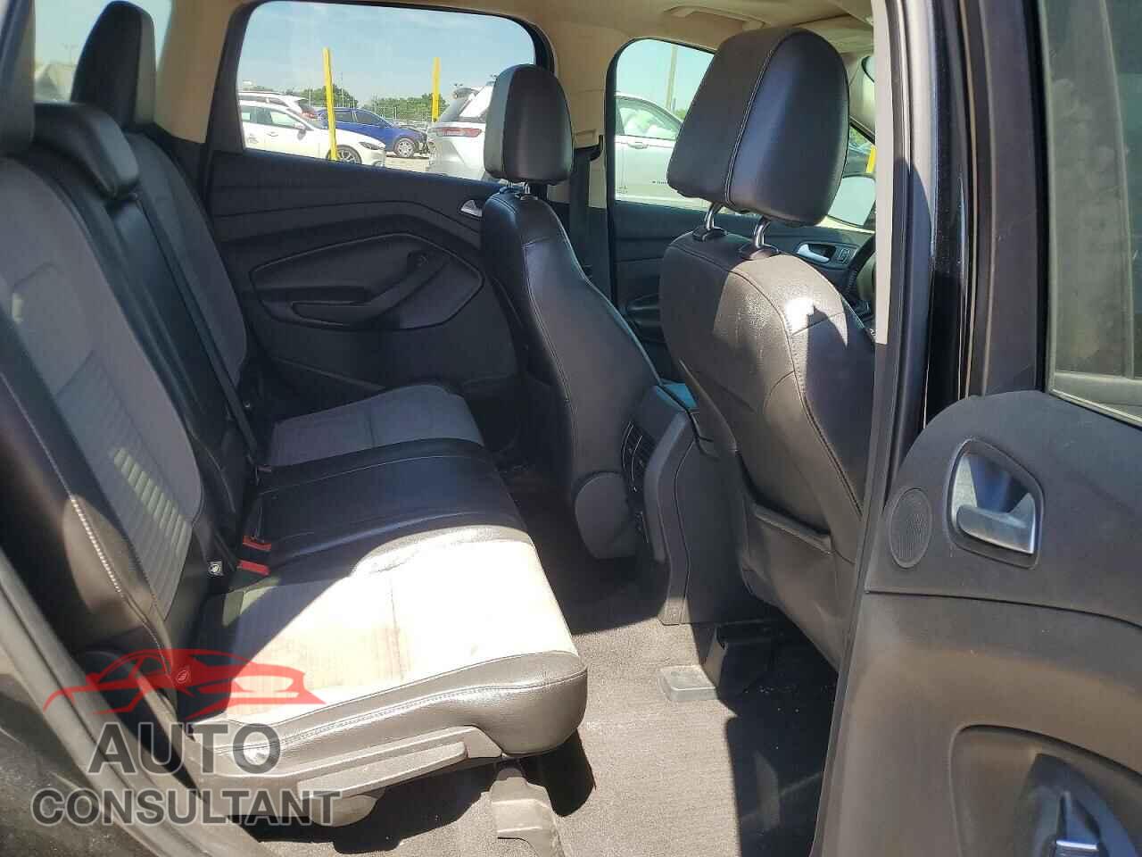 FORD ESCAPE 2017 - 1FMCU9G90HUE68580