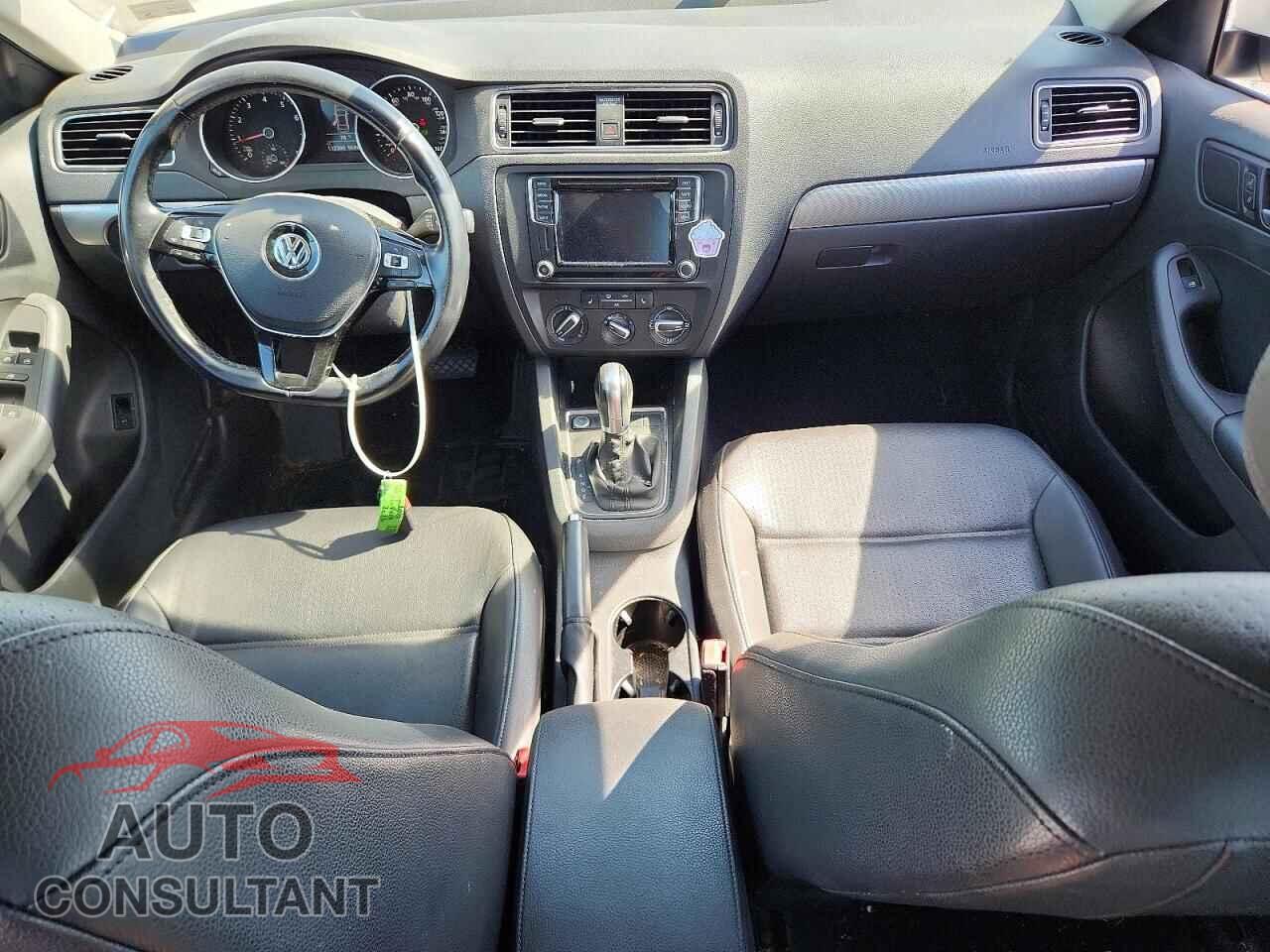 VOLKSWAGEN JETTA 2017 - 3VWDB7AJ5HM276305
