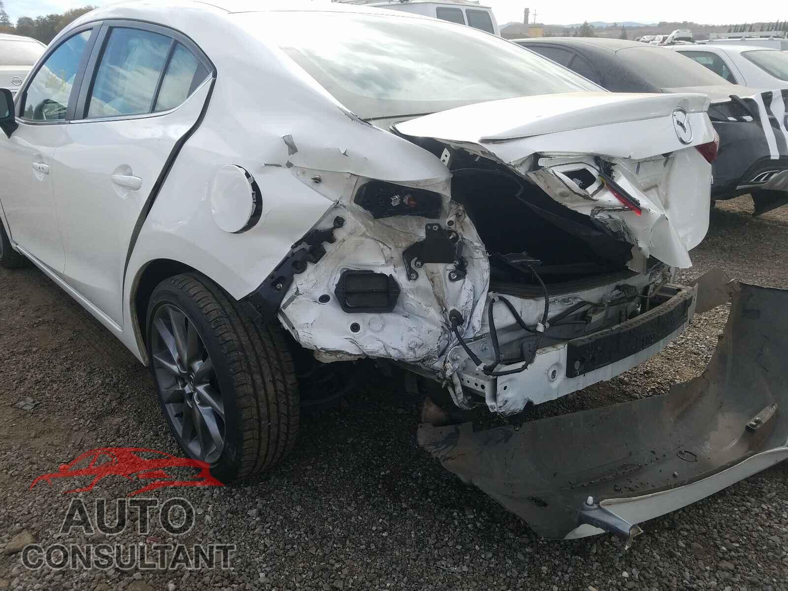 MAZDA 3 2018 - 3MZBN1V33JM183473