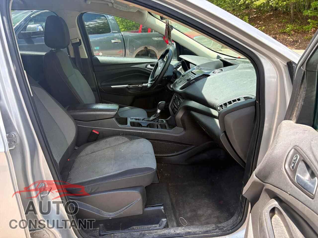 FORD ESCAPE 2017 - 1FMCU9G97HUB66882