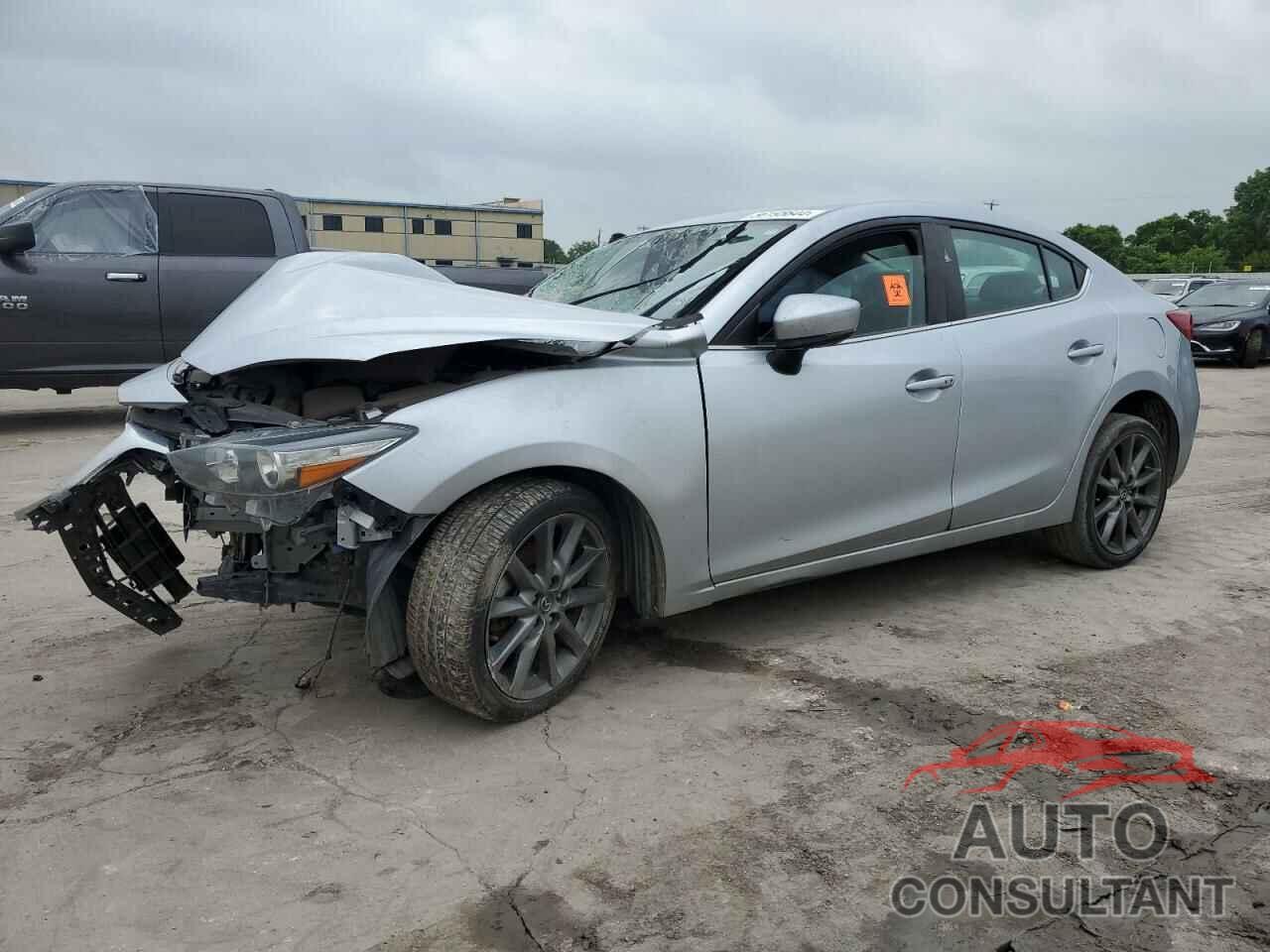 MAZDA 3 2018 - 3MZBN1V33JM208369