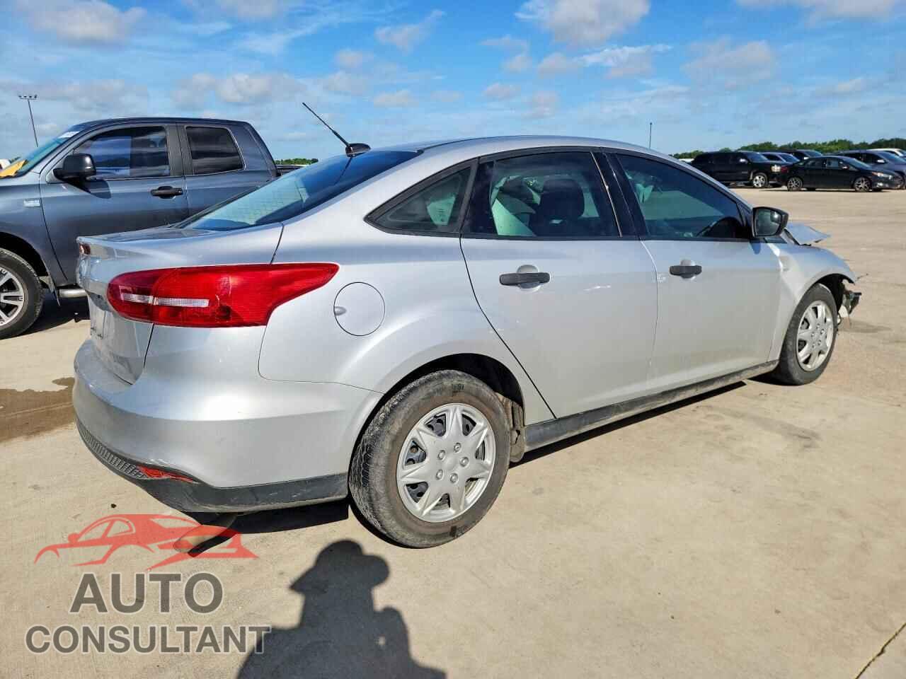 FORD FOCUS 2017 - 1FADP3E23HL204526