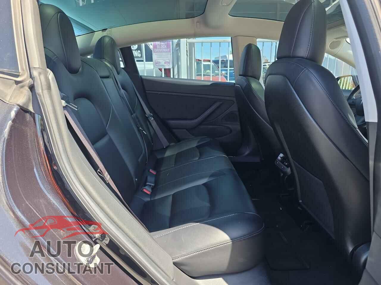 TESLA MODEL 3 2018 - 5YJ3E1EB8JF070461