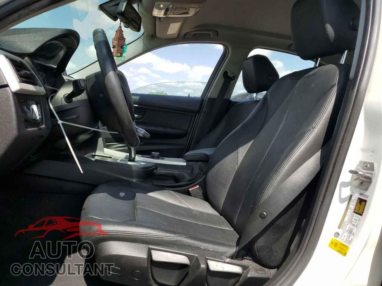 BMW 3 SERIES 2016 - WBA8E1G55GNU11965